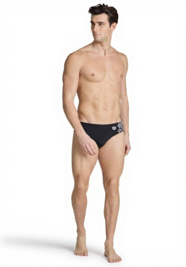 Slip nuoto uomo Arena Kikko V tessuto riciclato comodo